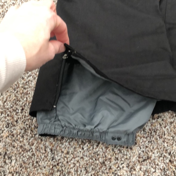 Black Burton snowboarding pants. Waterproof and lined - Picture 2 of 5